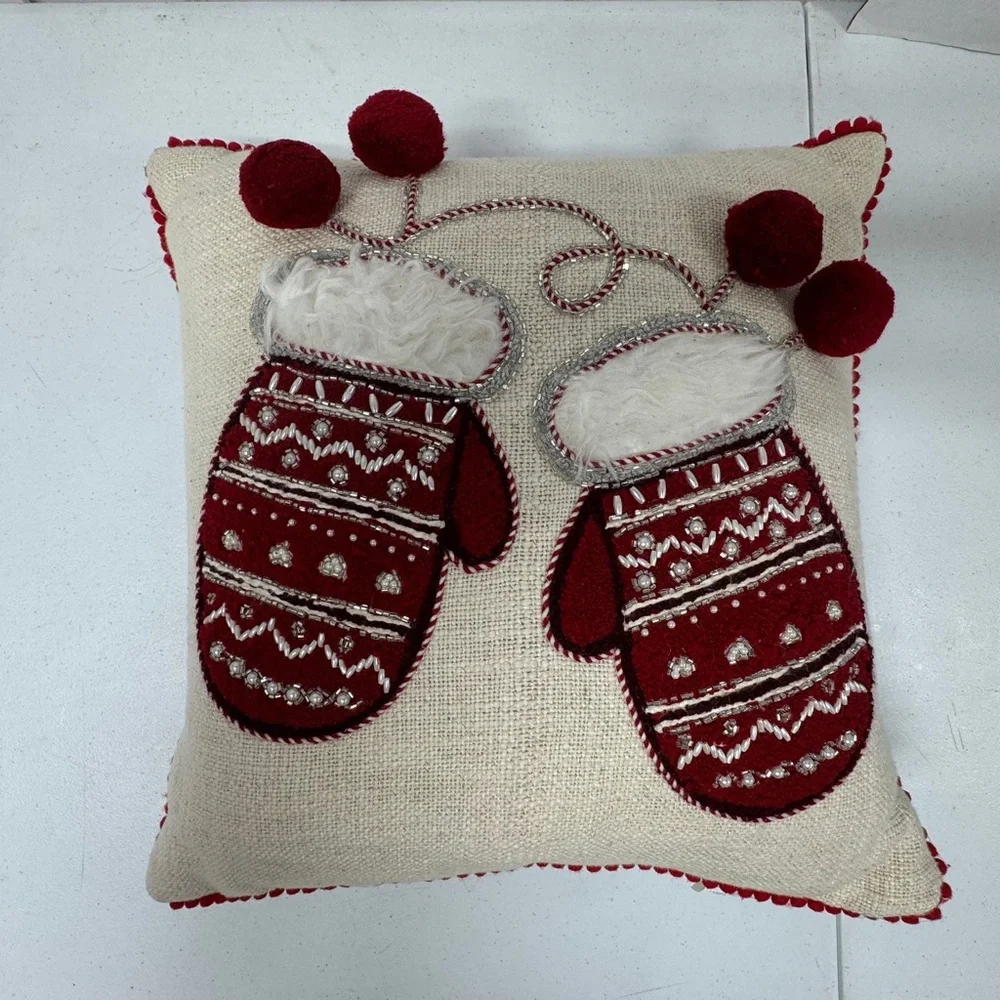 Decorative Embroidered Christmas Throw Pillow With Inside.‎ Size 17